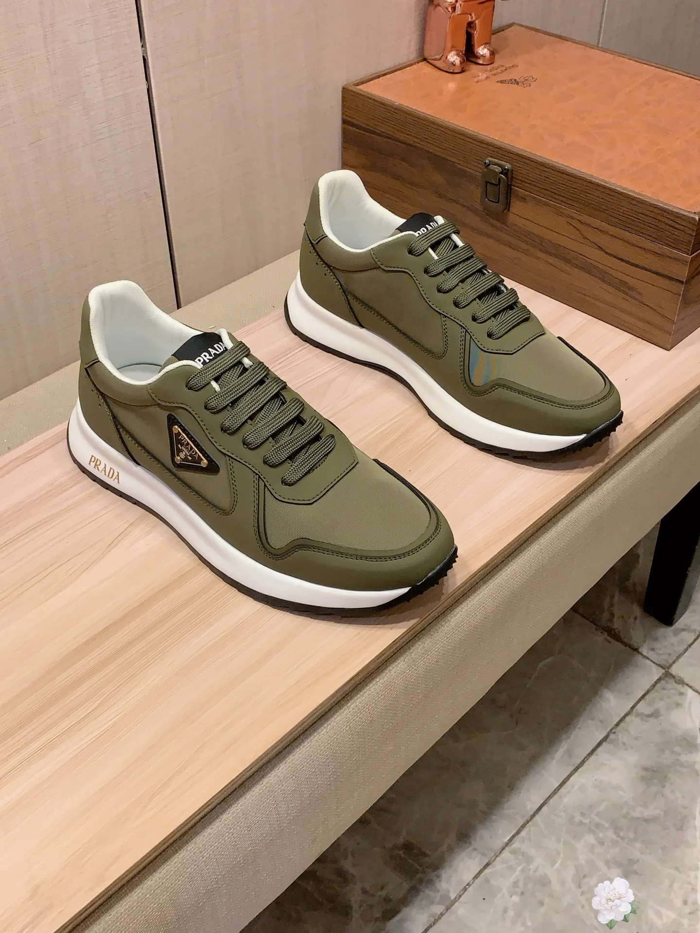 Men's men's shoes💰460💰💰🎩🎩[Lightning][Lightning] "PRADA*" The latest and most popular casual shoes, top brand [seduce] luxury ~ purchasing agency, top ~ quality. [Strong] The upper is made of imported breathable cowhide with material ➕ breathable sheepskin feet (•) and fine workmanship. The original stylish and stylish soft rubber wear-resistant and non-slip outsole is light and comfortable on the feet. The real thing looks better when photographed in person. 0121: code: 38-44, 4️⃣ colors selected